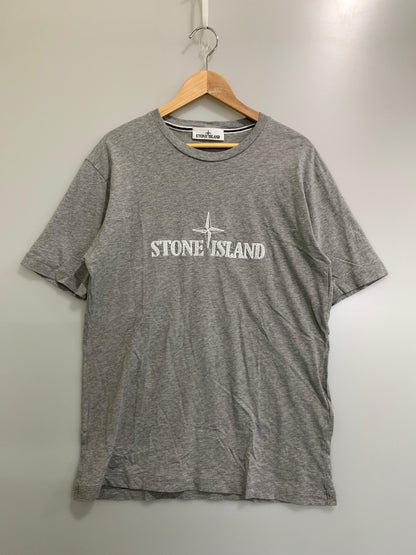 【中古品】【メンズ】 STONE ISLAND ストーンアイランド STITCHES TWO TEE 781521579 ステッチーズ ツー 半袖Tシャツ メンズ トップス クルーネック 刺繍 141-261020-em-05-min サイズ：L カラー：グレー 万代Net店