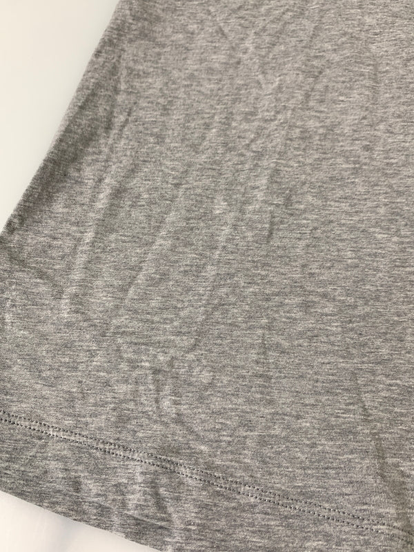 【中古品】【メンズ】 STONE ISLAND ストーンアイランド STITCHES TWO TEE 781521579 ステッチーズ ツー 半袖Tシャツ メンズ トップス クルーネック 刺繍 141-261020-em-05-min サイズ：L カラー：グレー 万代Net店