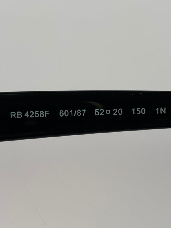 【中古品】【メンズ】 RAY-BAN レイバン ORB4258F ウェリントン サングラス アイウエア 203-261027-jt-16-min サイズ：52□20 150 カラー：ブラック 万代Net店