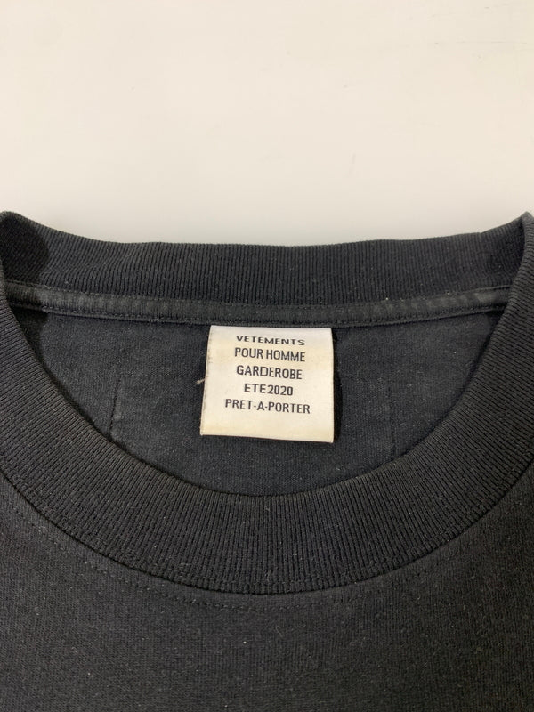 【中古品】【メンズ】 VETEMENTS ヴェトモン 20SS ANARCHY TEE アナーキー プリント 半袖 Tシャツ ショートスリーブ メンズ トップス 141-261020-em-17-min サイズ：S カラー：ブラック 万代Net店