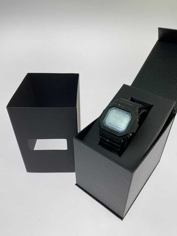 【中古品】【メンズ】 G-SHOCK ジーショック × SURFRIDER FOUNDATION サーフライダーファウンデーション G-5600SRF-1JR 5600 SERIES TOUGH SOLAR DIGITAL WATCH タフ ソーラー デザイン ウォッチ 腕時計 時計 196-261027-jt-13-min カラー：ブラック/マーブル 万代Net店
