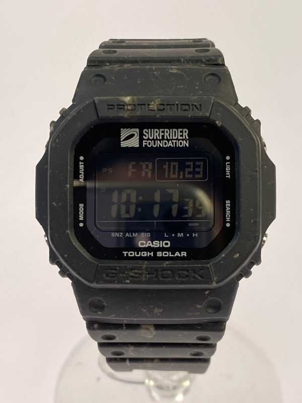 【中古品】【メンズ】 G-SHOCK ジーショック × SURFRIDER FOUNDATION サーフライダーファウンデーション G-5600SRF-1JR 5600 SERIES TOUGH SOLAR DIGITAL WATCH タフ ソーラー デザイン ウォッチ 腕時計 時計 196-261027-jt-13-min カラー：ブラック/マーブル 万代Net店