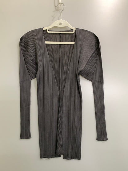 【中古美品】【レディース】 PLEATS PLEASE ISSEY MIYAKE プリーツ プリーズ イッセイミヤケ PP04-J0607 PLEATS CARDIGAN プリーツカーディガン トップス 171-261024-ta-17-min サイズ：3 カラー：グレー系 万代Net店