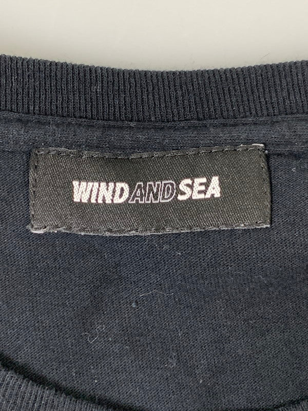 【中古品】【メンズ】 WIND AND SEA ウィンダンシー HOLOGRAM LOGO TEE ホログラムロゴ Tシャツ 半袖 ショートスリーブ トップス 142-261027-hu-29-min サイズ：表記なし不明 カラー：ブラック 万代Net店