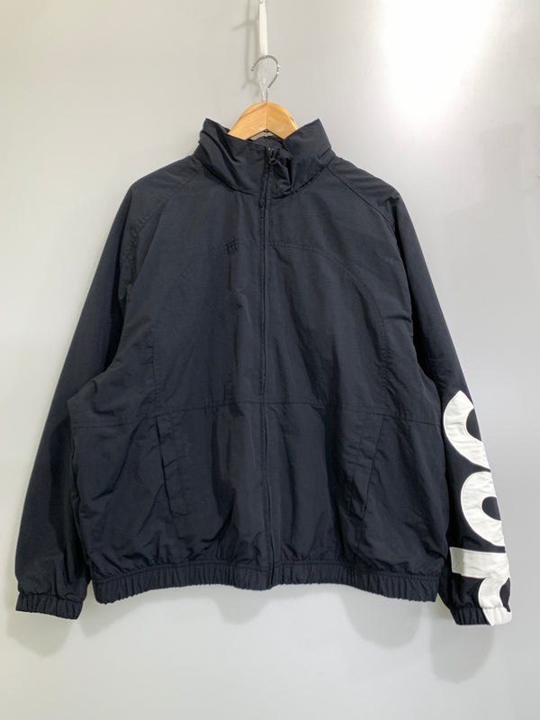 【中古品】【メンズ】 SUPREME シュプリーム 21SS SPELLOUT TRACK JACKET スペルアウト トラック ジャケット ジップアップ ライトアウター 149-261028-hu-19-min サイズ：L カラー：ブラック 万代Net店