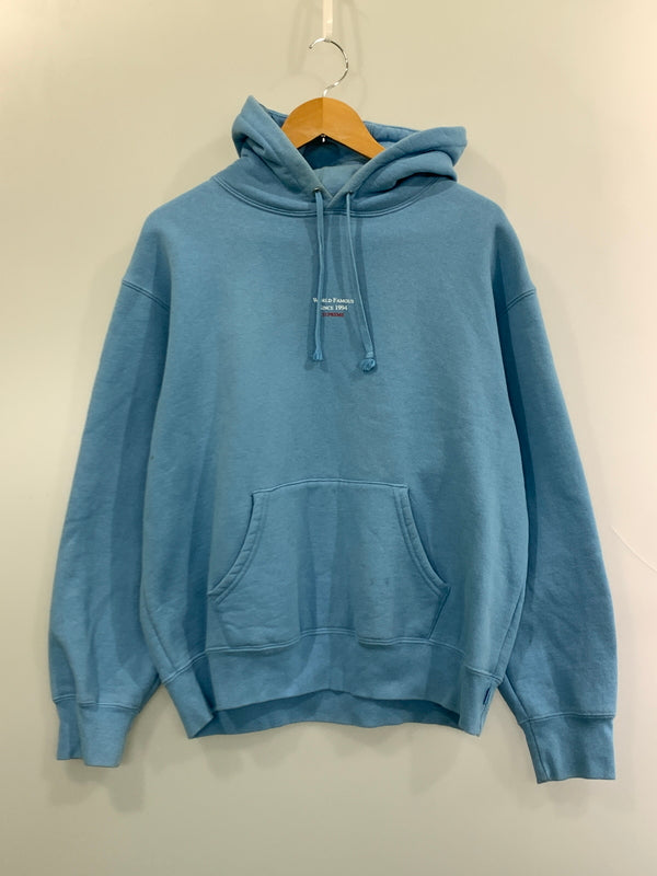 【中古品】【メンズ】 SUPREME シュプリーム WORLD FAMOUS MICRO HOODED SWEATSHIRT ワールド フェイマス マイクロ フーディー スウェットシャツ パーカー トップス 149-261027-jt-40-min サイズ：S カラー：ライトブルー 万代Net店