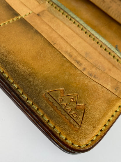 【中古品】【メンズ】 SAAD サード CARVING LEATHER WALLET カービング レザー ウォレット 長財布 財布 200-261027-jt-15-min カラー：ブラウン 万代Net店