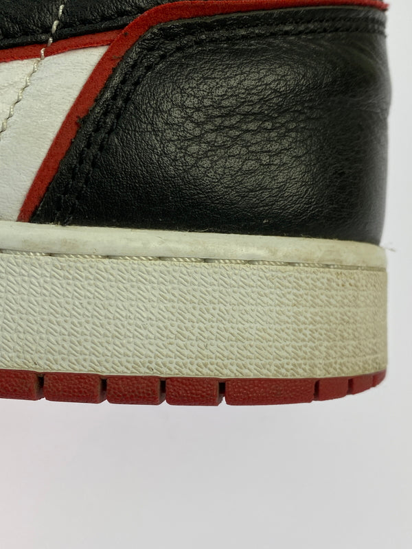 【中古品】【ボーイズ】 NIKE ナイキ GS AIR JORDAN 1 RETRO HIGH OG BLOODLINE 575441-062 GS エアジョーダン1 レトロ ハイ OG キッズ ジュニア レディース スニーカー 160-261030-em-20-min サイズ：25.0cm カラー：ブラック / ジムレッド / ホワイト 万代Net店