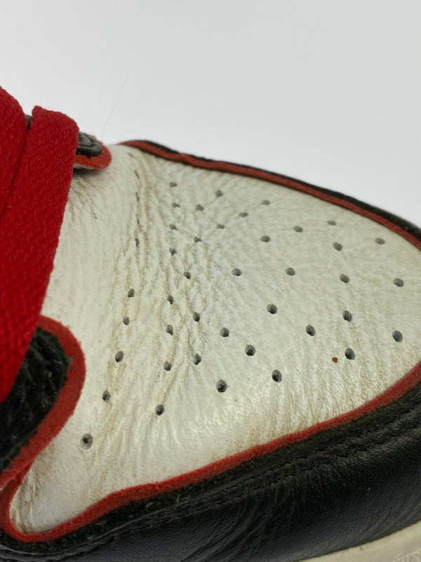 【中古品】【ボーイズ】 NIKE ナイキ GS AIR JORDAN 1 RETRO HIGH OG BLOODLINE 575441-062 GS エアジョーダン1 レトロ ハイ OG キッズ ジュニア レディース スニーカー 160-261030-em-20-min サイズ：25.0cm カラー：ブラック / ジムレッド / ホワイト 万代Net店