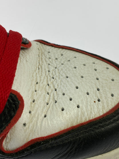 【中古品】【ボーイズ】 NIKE ナイキ GS AIR JORDAN 1 RETRO HIGH OG BLOODLINE 575441-062 GS エアジョーダン1 レトロ ハイ OG キッズ ジュニア レディース スニーカー 160-261030-em-20-min サイズ：25.0cm カラー：ブラック / ジムレッド / ホワイト 万代Net店