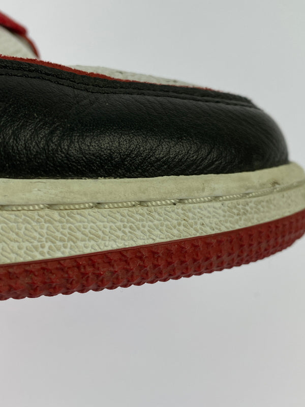 【中古品】【ボーイズ】 NIKE ナイキ GS AIR JORDAN 1 RETRO HIGH OG BLOODLINE 575441-062 GS エアジョーダン1 レトロ ハイ OG キッズ ジュニア レディース スニーカー 160-261030-em-20-min サイズ：25.0cm カラー：ブラック / ジムレッド / ホワイト 万代Net店