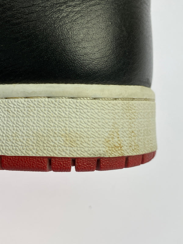 【中古品】【ボーイズ】 NIKE ナイキ GS AIR JORDAN 1 RETRO HIGH OG BLOODLINE 575441-062 GS エアジョーダン1 レトロ ハイ OG キッズ ジュニア レディース スニーカー 160-261030-em-20-min サイズ：25.0cm カラー：ブラック / ジムレッド / ホワイト 万代Net店