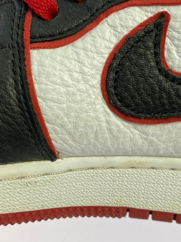 【中古品】【ボーイズ】 NIKE ナイキ GS AIR JORDAN 1 RETRO HIGH OG BLOODLINE 575441-062 GS エアジョーダン1 レトロ ハイ OG キッズ ジュニア レディース スニーカー 160-261030-em-20-min サイズ：25.0cm カラー：ブラック / ジムレッド / ホワイト 万代Net店