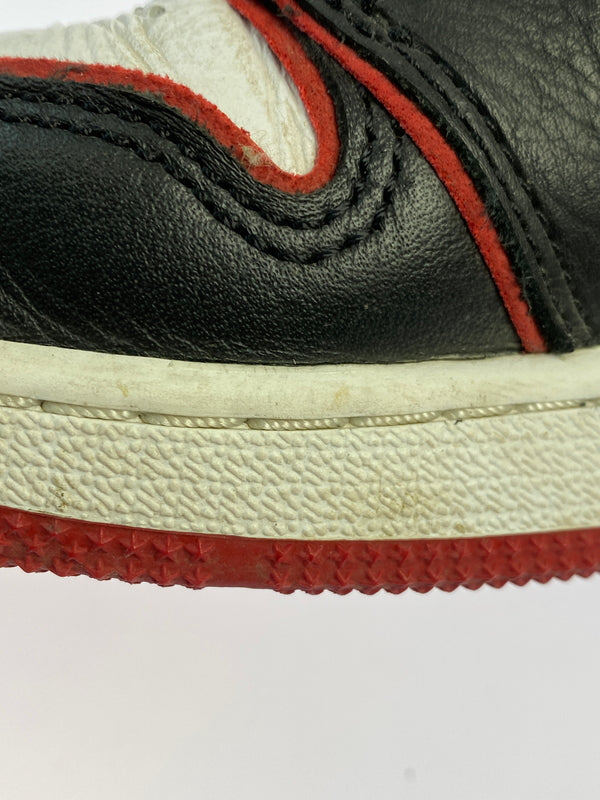 【中古品】【ボーイズ】 NIKE ナイキ GS AIR JORDAN 1 RETRO HIGH OG BLOODLINE 575441-062 GS エアジョーダン1 レトロ ハイ OG キッズ ジュニア レディース スニーカー 160-261030-em-20-min サイズ：25.0cm カラー：ブラック / ジムレッド / ホワイト 万代Net店