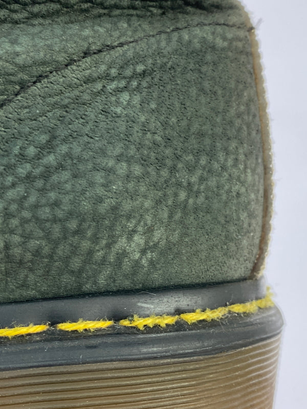 【現状渡し品】【メンズ】 DR.MARTENS ドクターマーチン RONNIE 8HOLE BOOTS ロニー 8ホールブーツ エンボスレザー 165-261030-em-34-min カラー：ダークオリーブ 万代Net店