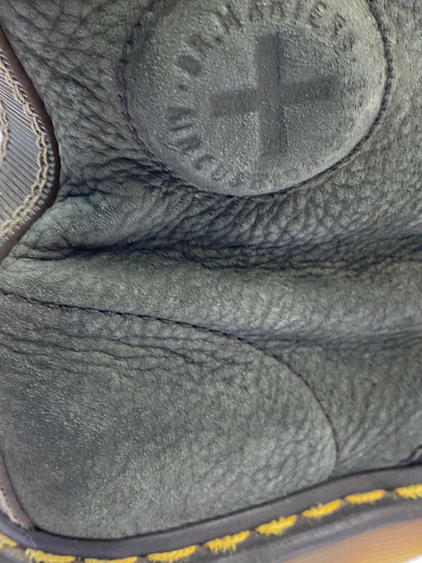 【現状渡し品】【メンズ】 DR.MARTENS ドクターマーチン RONNIE 8HOLE BOOTS ロニー 8ホールブーツ エンボスレザー 165-261030-em-34-min カラー：ダークオリーブ 万代Net店