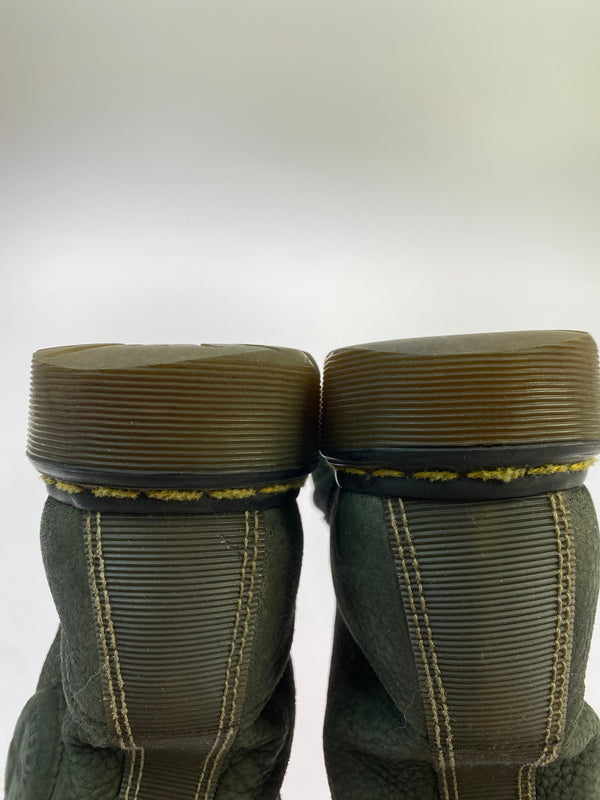【現状渡し品】【メンズ】 DR.MARTENS ドクターマーチン RONNIE 8HOLE BOOTS ロニー 8ホールブーツ エンボスレザー 165-261030-em-34-min カラー：ダークオリーブ 万代Net店