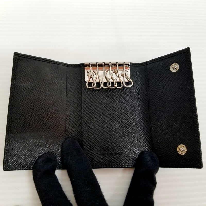 【中古品】【メンズ】 PRADA プラダ サフィアーノレザー 6連キーケース 181-240507-mk-03-izu カラー：ブラック 万代Net店