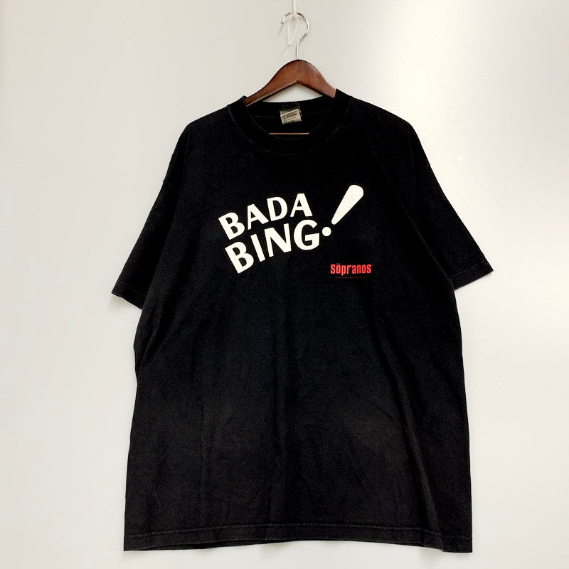 【中古品】【メンズ】  ALSTYLE APPAREL&ACTIVEWEAR THE SOPRANOS 00S BADA BING! TEE アルスタイルアパレル アクティブウェア プリントTシャツ 半袖 トップス 146-240703-ay-16-izu サイズ：XL カラー：ブラック 万代Net店