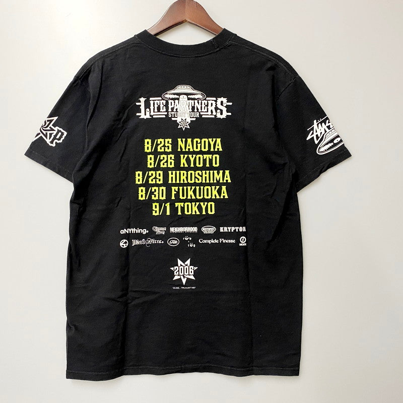 【中古品】【メンズ】 STUSSY ステューシー 00's LIFE PARTNERS TOUR TEE 半袖 プリントTシャツ メキシコ製 142-240705-hi-09-izu サイズ：M カラー：ブラック 万代Net店