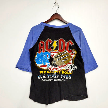 【中古品】【メンズ】  ACDC 80S WE SALUTE YOU U.S. TOUR 1983 RAGLAN TEE ラグラン Tシャツ 半袖 5分丈袖 トップス 146-240816-mm-03-izu サイズ：サイズ不明 カラー：ブラック 万代Net店