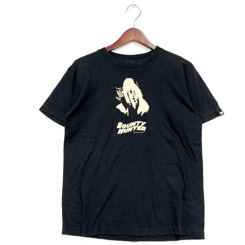 【中古品】【メンズ】 BOUNTY HUNTER バウンティーハンター SS DESIGN TEE デザインTシャツ 半袖 ロゴ プリント トップス 142-240819-ay-24-izu サイズ：S カラー：ブラック 万代Net店