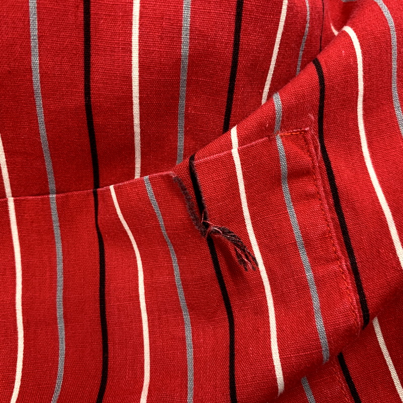 【中古品】【メンズ】  VAN HEUSEN ヴァンヒューゼン 60S LS STRIPE SHIRT ロングスリーブ ストライプ シャツ 長袖 トップス 146-241111-as-20-izu サイズ：M カラー：レッド系 万代Net店