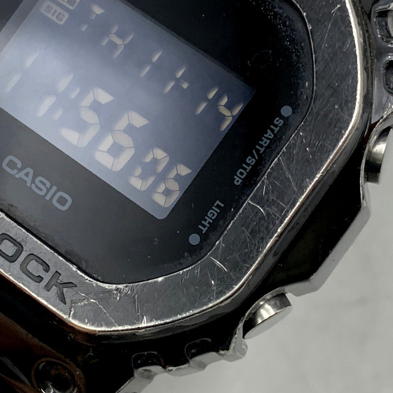 【現状渡し品】【メンズ/レディース】 G-SHOCK ジーショック 5600 SERIES DIGITAL WATCH GM-5600B 5600シリーズ デジタルウォッチ 腕時計 196-241114-as-19-izu サイズ：49.6 × 43.2 × 12.9 mm カラー：ブラック 万代Net店