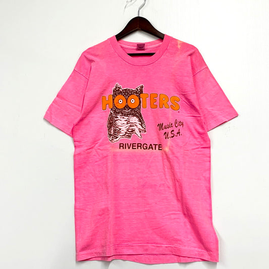 【現状渡し品】【メンズ】  FRUIT OF THE LOOM フルーツオブザルーム 80-90S HOOTERS PRINTED T-SHIRT プリント Tシャツ 半袖 トップス 146-241113-as-30-izu サイズ：L カラー：ピンク 万代Net店