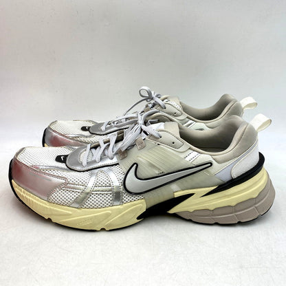 【中古品】【メンズ】 NIKE ナイキ V2K RUN HJ4497-100 V2K ラン スニーカー シューズ 靴 160-241129-as-14-izu サイズ：33cm カラー：SUMMIT WHITE/METALLIC SILVER 万代Net店