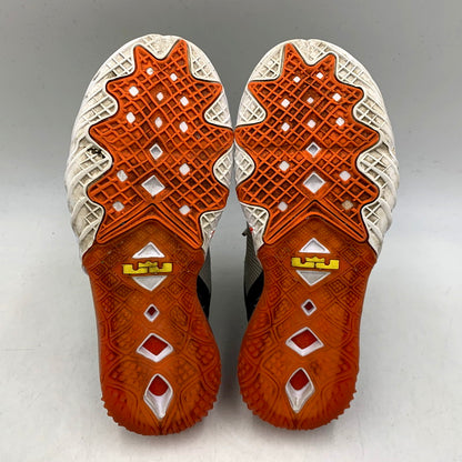 【中古品】【メンズ/レディース】 NIKE ナイキ × SPACE PLAYERS スペースプレイヤーズ LEBRON 18 LOW CV7562-103 レブロン 18 ロー スニーカー シューズ 靴 160-241206-as-01-izu サイズ：26cm カラー：WHITE/BRIGHT CRIMSON-BLACK 万代Net店