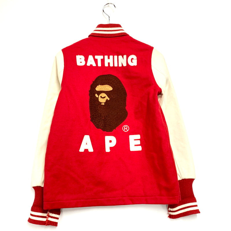 【中古品】【メンズ】 A BATHING APE アベイシングエイプ 001HJ0302501 WOOL STADIUM JACKET 日本製 ウールスタジアムジャケット アウター 長袖 142-241223-ma-22-izu サイズ：XS カラー：赤 万代Net店