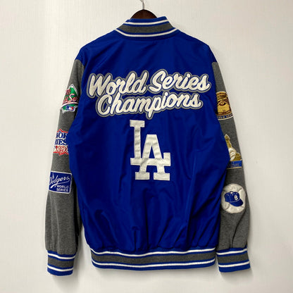 【中古品】【メンズ】  GENUINE MERCHANDISE LA DOGGERS STADIUM JACKET ジェニュイン マーチャンダイズ ロサンゼルス・ドジャース スタジアムジャケット スタジャン アウター 147-250124-ay-18-izu サイズ：M カラー：ブルー 万代Net店