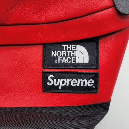 【中古品】【メンズ/レディース】 Supreme シュプリーム × THE NORTH FACE ザノースフェイス LEATHER DAY PACK NF0A3G73 レザーデイパック リュック バッグ カバン 鞄 188-250715-as-14-izu カラー：レッド×ブラック 万代Net店