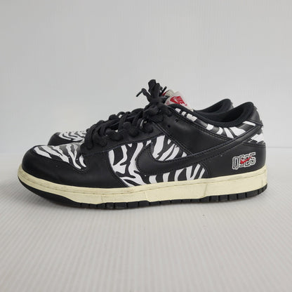 【中古品】【メンズ】 NIKE SB ナイキエスビー × QUARTERSNACKS クウォータースナックス DUNK LOW DM3510-001 ダンク ロー スニーカー シューズ 靴 160-250202-as-07-izu サイズ：27.5cm カラー：BLACK/WHITE 万代Net店