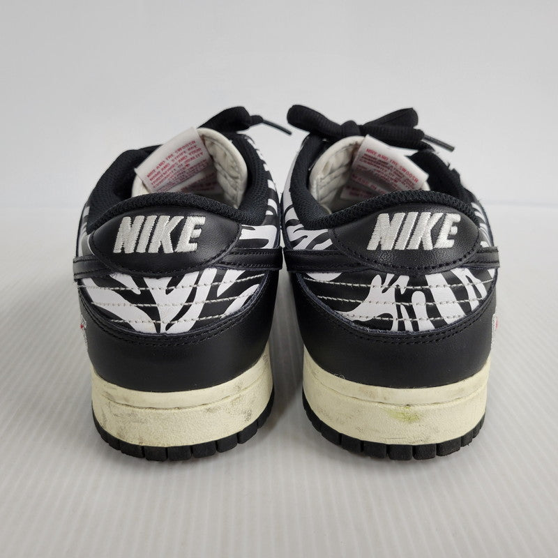 【中古品】【メンズ】 NIKE SB ナイキエスビー × QUARTERSNACKS クウォータースナックス DUNK LOW DM3510-001 ダンク ロー スニーカー シューズ 靴 160-250202-as-07-izu サイズ：27.5cm カラー：BLACK/WHITE 万代Net店