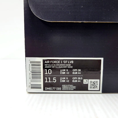 【中古品】【メンズ】 NIKE ナイキ AIR FORCE 1 '07 LV8 DM6177-095 エア フォース 1 '07 LV8 スニーカー シューズ 靴 160-250219-as-23-izu サイズ：28cm カラー：METALLIC SILVER/GREEN NOISE 万代Net店