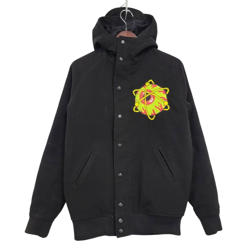 【中古品】【メンズ】 MISHKA ミシカ BOTH SIDES HOODED STADIUM JACKET ボスサイド フーデッド スタジアムジャケット スタジャン アウター 142-250224-as-04-izu サイズ：S カラー：ブラック 万代Net店