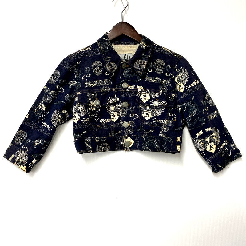 【現状渡し品】【メンズ】 GAULTIER JEAN'S ゴルチェジーンズ TATTOO GRAPHIC PRINT SHORT TRUCKER JACKET タトゥー グラフィック プリント ショート トラッカージャケット 日本製 168-250223-as-16-izu サイズ：48 カラー：ネイビー系 万代Net店