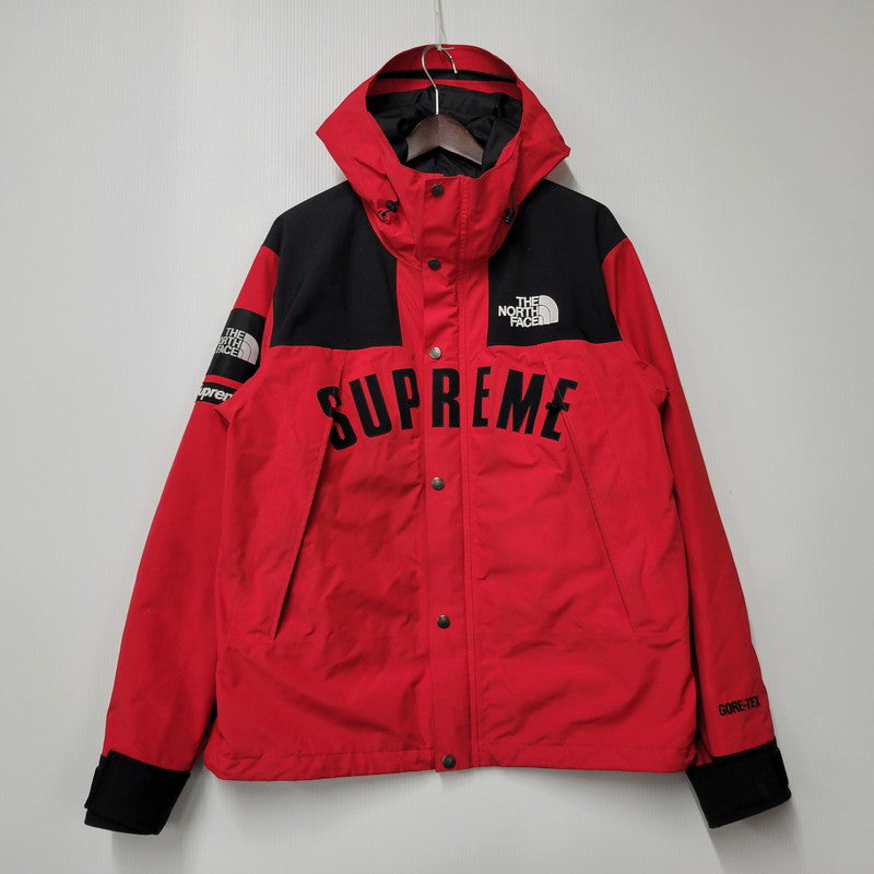 【中古品】【メンズ】 Supreme シュプリーム × THE NORTH FACE ザノースフェイス ARC LOGO MOUNTAIN PARKA NF0A3VMM アーチ ロゴ マウンテンパーカー ジャケット アウター 149-250708-as-15-izu サイズ：M カラー：レッド×ブラック 万代Net店