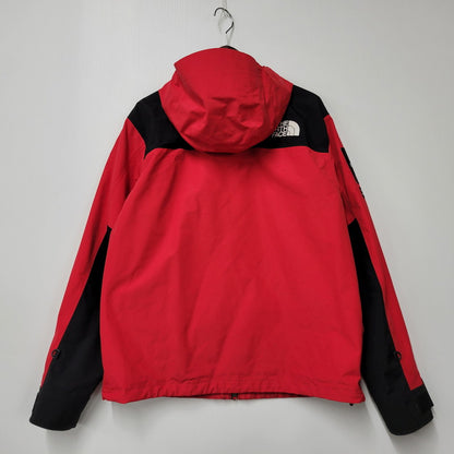 【中古品】【メンズ】 Supreme シュプリーム × THE NORTH FACE ザノースフェイス ARC LOGO MOUNTAIN PARKA NF0A3VMM アーチ ロゴ マウンテンパーカー ジャケット アウター 149-250708-as-15-izu サイズ：M カラー：レッド×ブラック 万代Net店