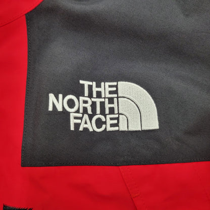 【中古品】【メンズ】 Supreme シュプリーム × THE NORTH FACE ザノースフェイス ARC LOGO MOUNTAIN PARKA NF0A3VMM アーチ ロゴ マウンテンパーカー ジャケット アウター 149-250708-as-15-izu サイズ：M カラー：レッド×ブラック 万代Net店