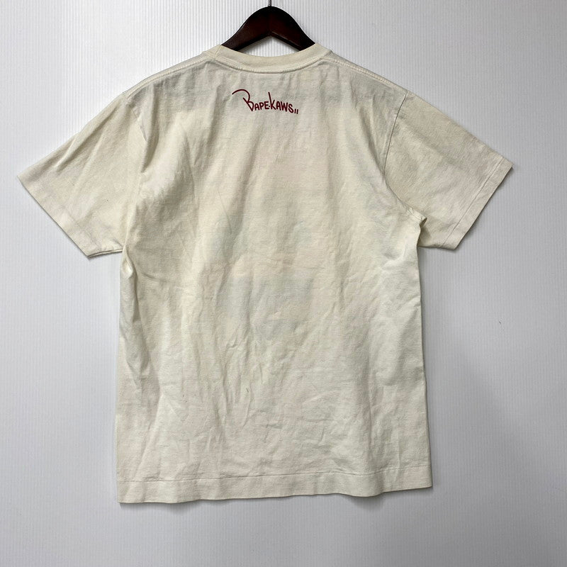 【中古品】【メンズ】  OLD A BATHING APE×KAWS オールド アベイシングエイプ×カウズ 00S FRONT LOGO SS TEE 00年代 フロントロゴショートスリーブT トップス 半袖 142-250304-ma-07-izu サイズ：M カラー：白系 万代Net店