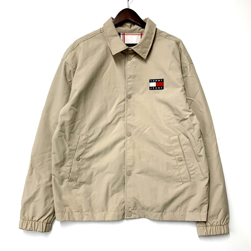 【中古品】【メンズ】  TOMMY JEANS トミー ジーンズ DM10709 リバーシブルフラッグロゴバッジジャケット アウター 147-250313-as-06-izu サイズ：L カラー：ベージュ×マルチカラー 万代Net店