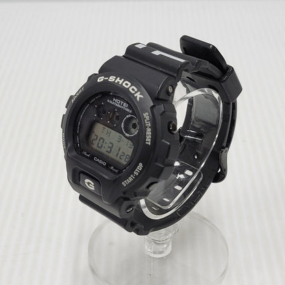 【中古品】【メンズ/レディース】 G-SHOCK ジーショック HOTEI 30th ANNIVERSARY G-SHOCK GUITARHYTHM MODEL DW-6900TH 布袋寅泰 30周年記念モデル デジタル腕時計 196-250314-as-03-izu カラー：ブラック 万代Net店