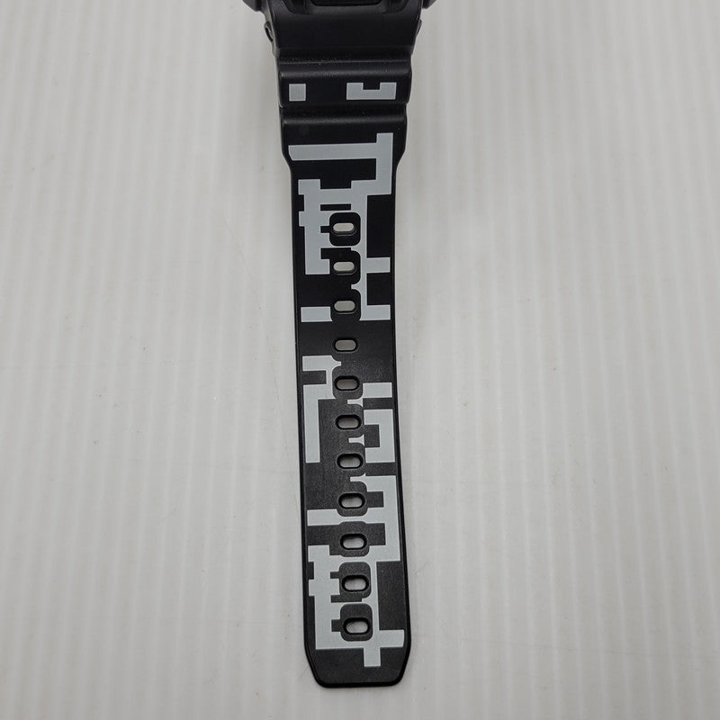 【中古品】【メンズ/レディース】 G-SHOCK ジーショック HOTEI 30th ANNIVERSARY G-SHOCK GUITARHYTHM MODEL DW-6900TH 布袋寅泰 30周年記念モデル デジタル腕時計 196-250314-as-03-izu カラー：ブラック 万代Net店