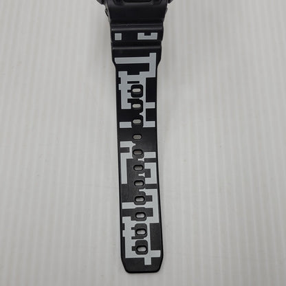 【中古品】【メンズ/レディース】 G-SHOCK ジーショック HOTEI 30th ANNIVERSARY G-SHOCK GUITARHYTHM MODEL DW-6900TH 布袋寅泰 30周年記念モデル デジタル腕時計 196-250314-as-03-izu カラー：ブラック 万代Net店