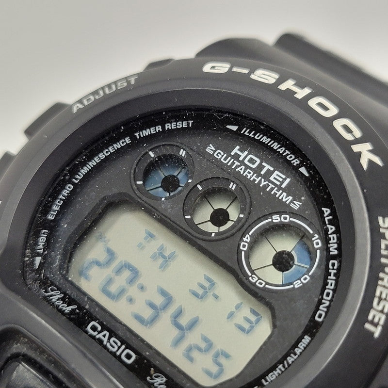 【中古品】【メンズ/レディース】 G-SHOCK ジーショック HOTEI 30th ANNIVERSARY G-SHOCK GUITARHYTHM MODEL DW-6900TH 布袋寅泰 30周年記念モデル デジタル腕時計 196-250314-as-03-izu カラー：ブラック 万代Net店