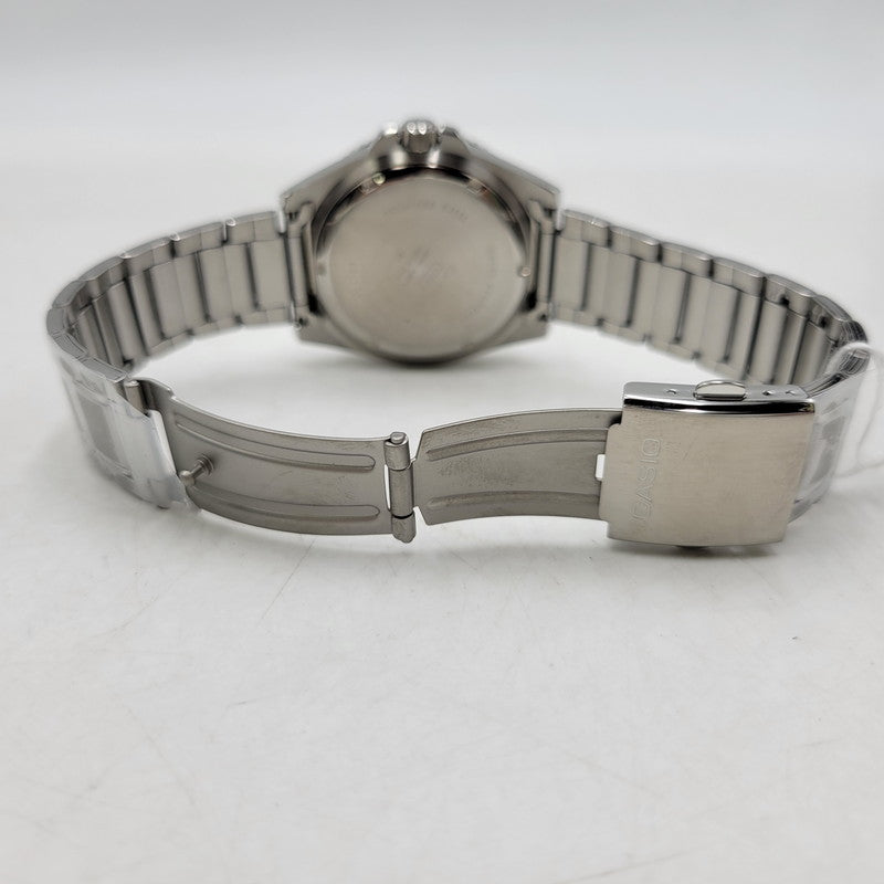 【中古美品】【メンズ/レディース】 CASIO カシオ MDV-107D-1A2V 腕時計 199-260529-as-14-izu サイズ：49.5 × 46.3 × 12.1 mm カラー：シルバー 万代Net店