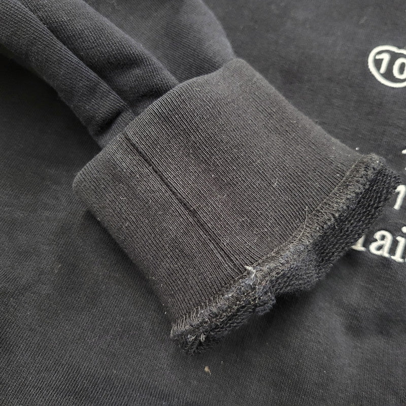【中古品】【メンズ】 MAISON MARGIELA メゾン マルジェラ OVERSIZE LOGO HOODIE CALENDAR GRAPHICS S50GU0202 S25505 オーバーサイズ ロゴ フーディー カレンダーグラフィック パーカー 長袖 トップス 141-250402-as-02-izu サイズ：S カラー：ブラック 万代Net店